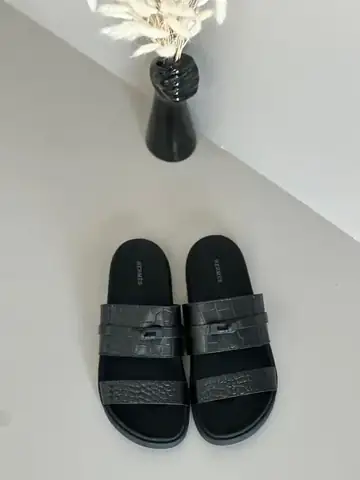 Hermès Jackson slides in Dubai