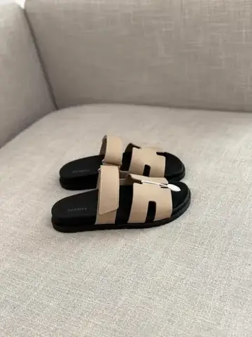 Hermès Chypre slides in Dubai