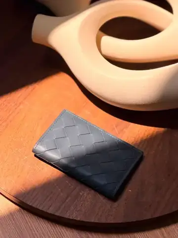 Bottega Veneta Intrecciato leather card in Dubai